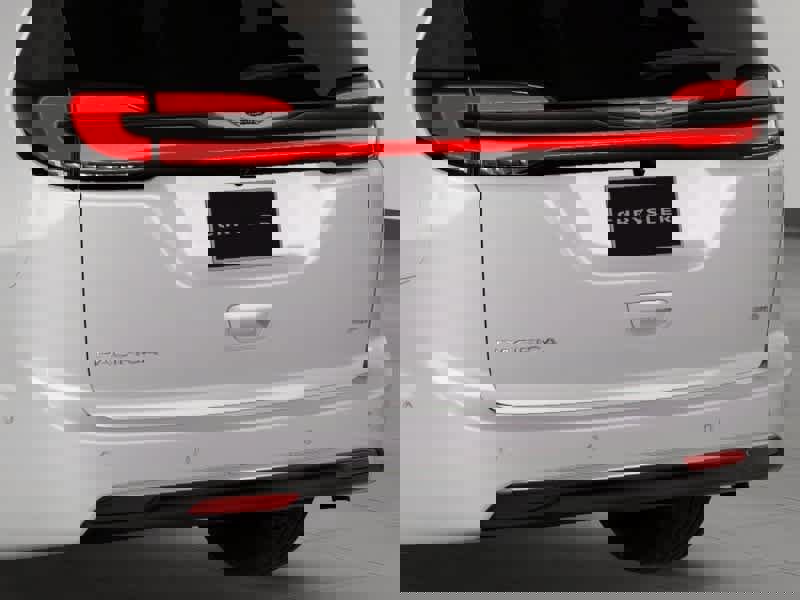 New 2026 Chrysler Pacifica Select image 15