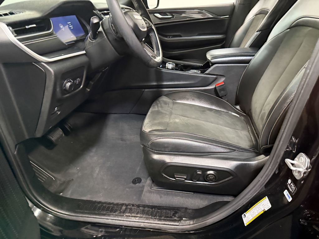 Used 2023 Jeep Grand Cherokee L Laredo AWD/4WD image 58