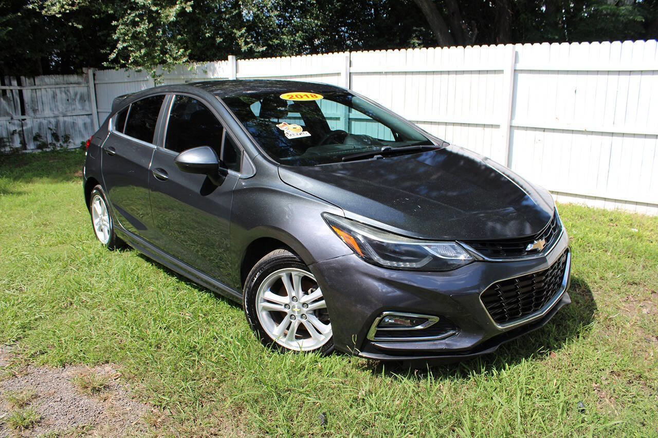 Used 2018 Chevrolet Cruze LT w/ Convenience Package image 3