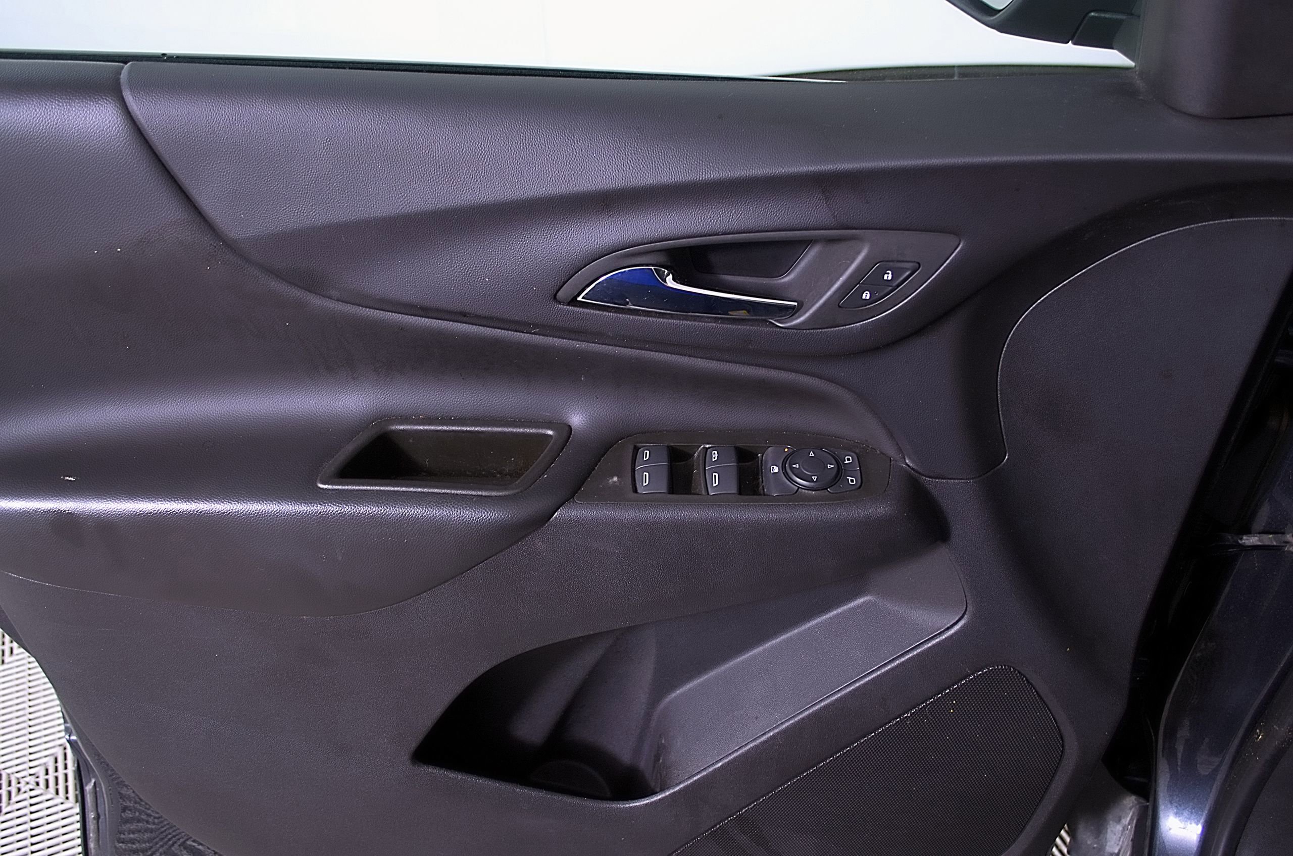 Used 2023 Chevrolet Equinox LT w/ LPO, Floor Liner Package AWD/4WD image 15