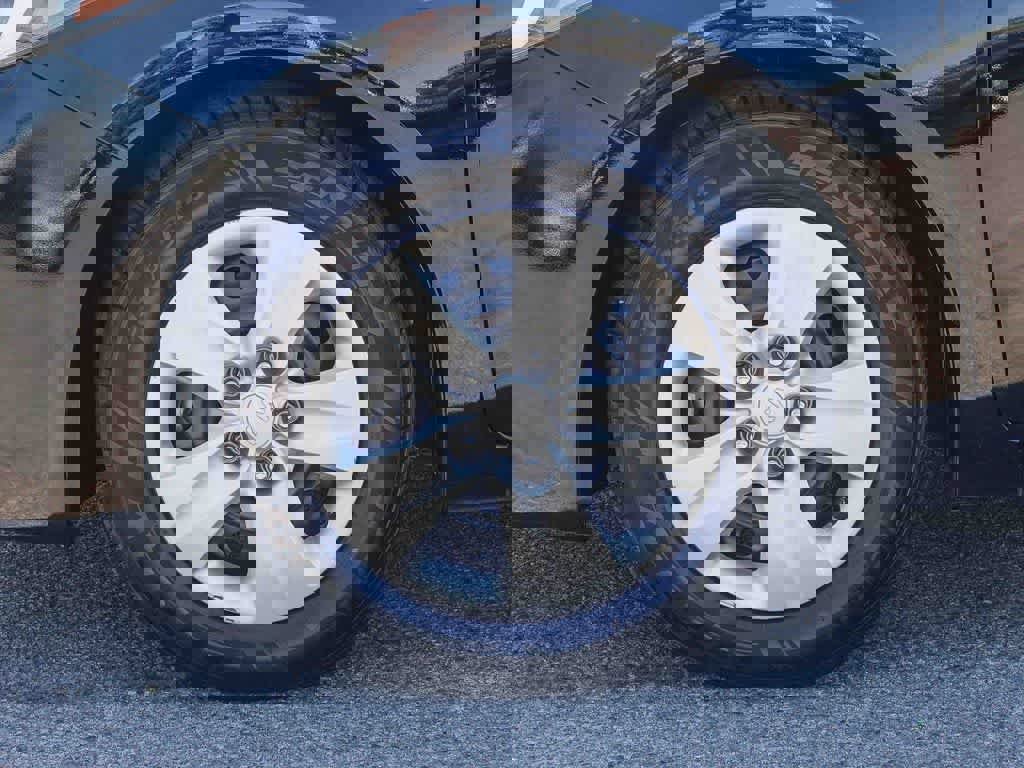 Used 2017 Kia Forte LX image 9