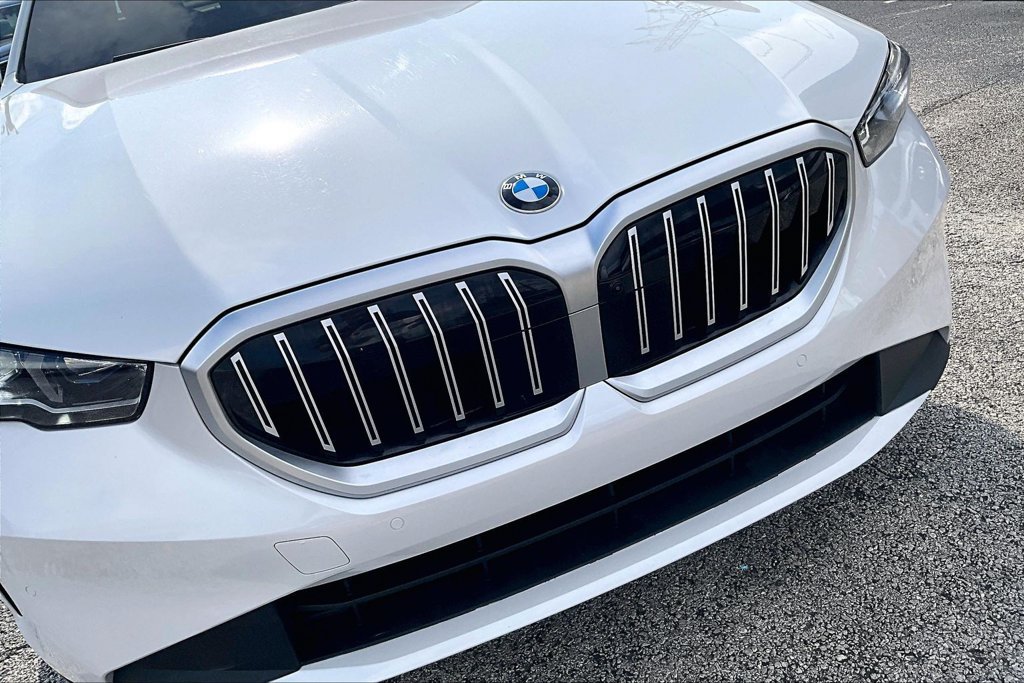 Used 2025 BMW 530i w/ Premium Package RWD image 39