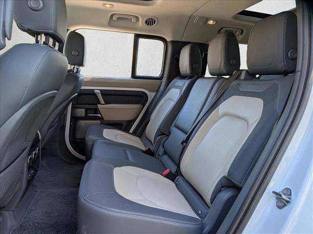 Used 2024 Land Rover Defender 130 X-Dynamic SE image 17