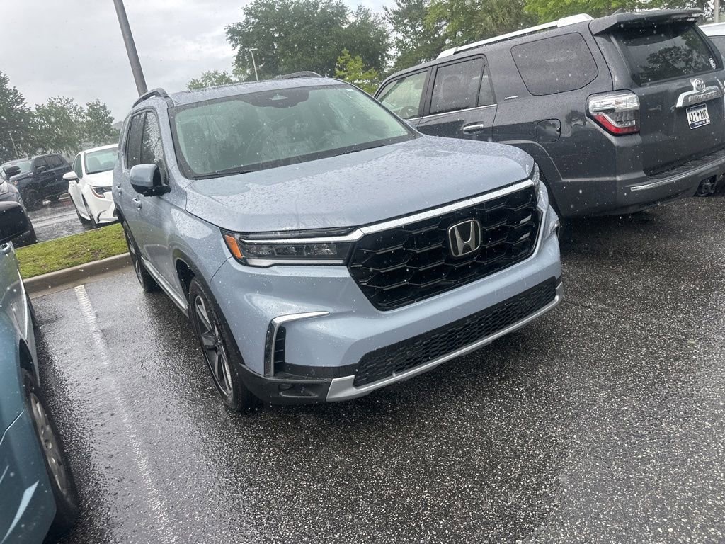 Used 2025 Honda Pilot Elite image 2