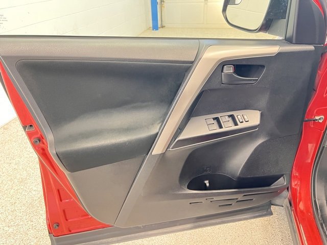 Used 2016 Toyota RAV4 LE image 10