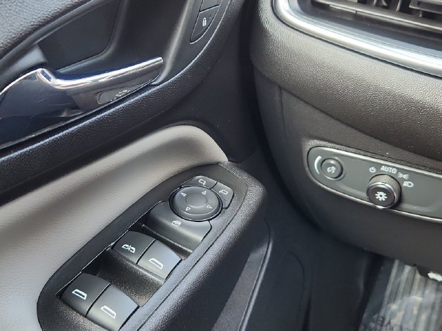 Used 2020 Chevrolet Equinox LS w/ LS Convenience Package FWD image 36