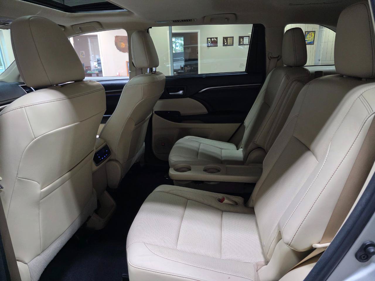 Used 2015 Toyota Highlander Limited AWD/4WD image 19