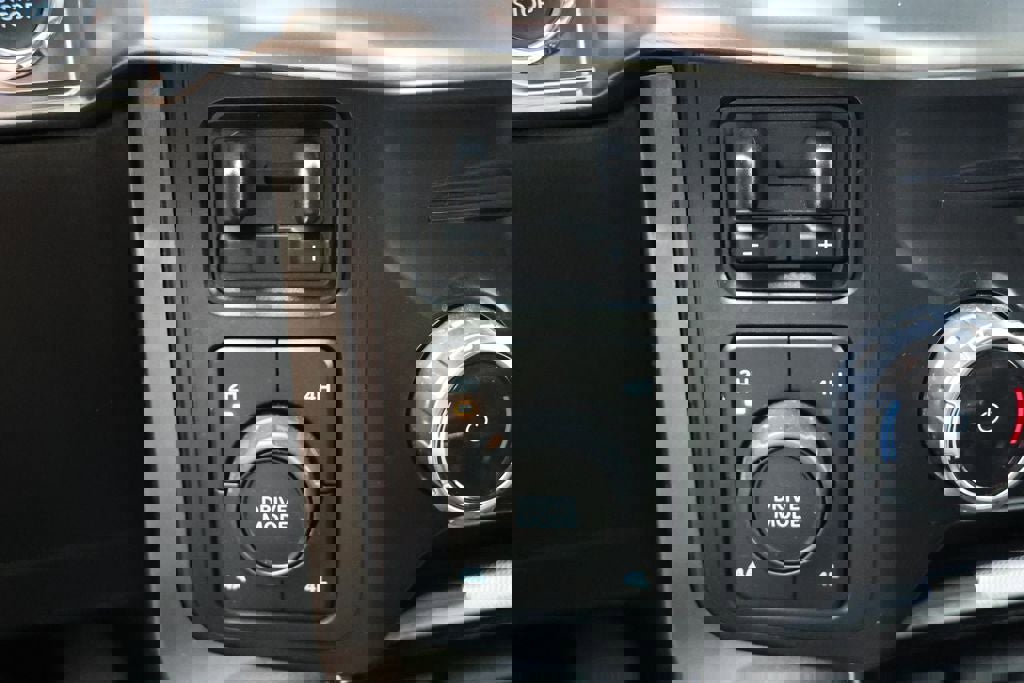 Used 2023 Ford F150 Lariat w/ Equipment Group 502A High image 31