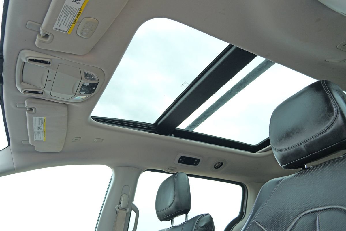 Used 2018 Chrysler Pacifica Limited FWD image 10