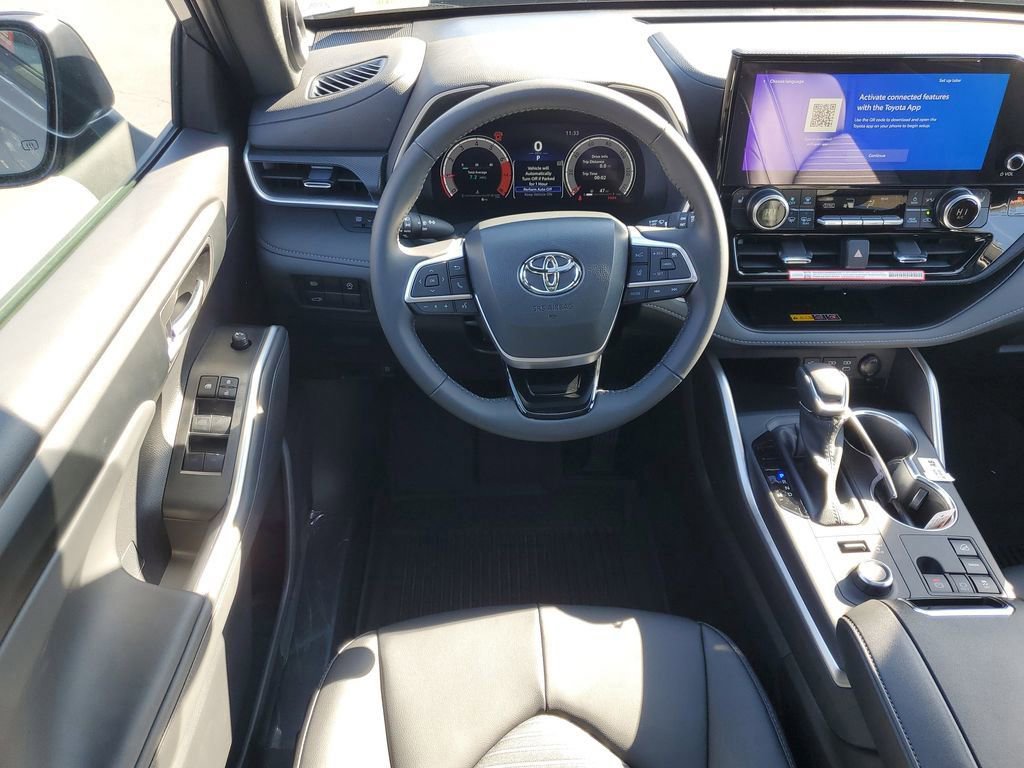 New 2026 Toyota Highlander XSE image 14