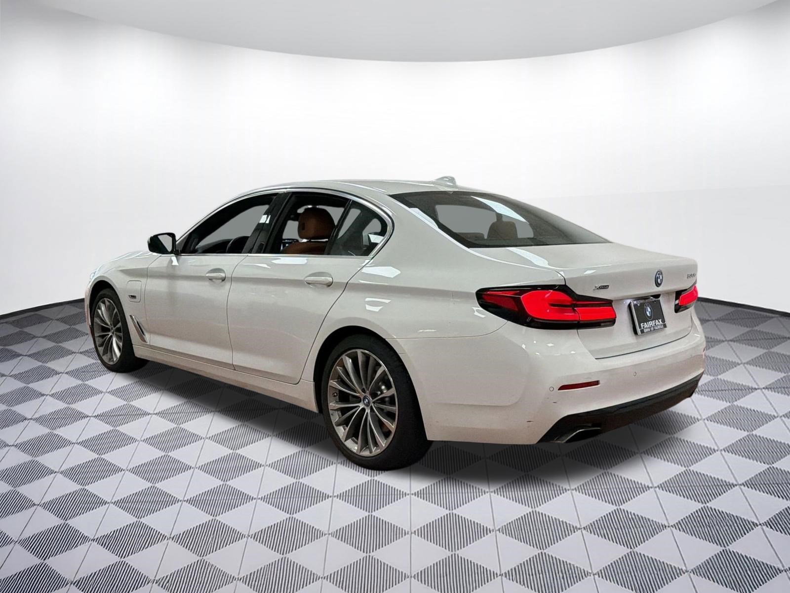 Used 2023 BMW 530e xDrive w/ Premium Package image 3