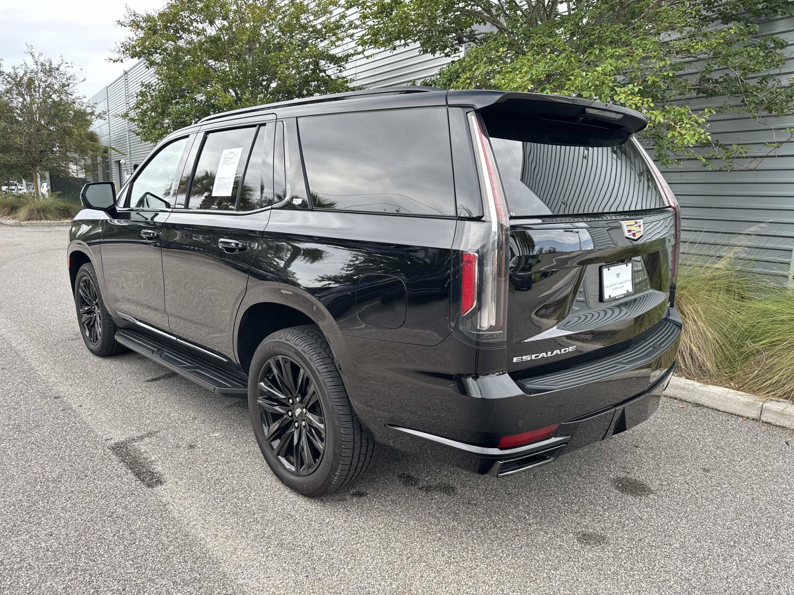 Used 2024 Cadillac Escalade Sport AWD/4WD image 3