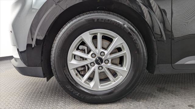 Used 2024 Kia Carnival LX image 29