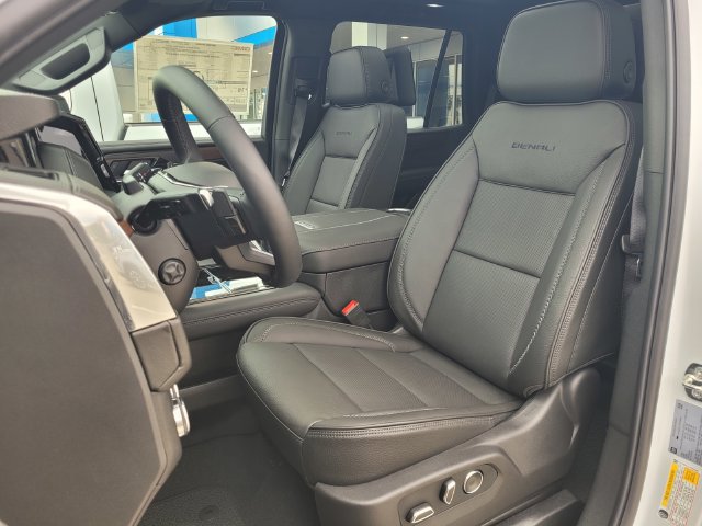 New 2026 GMC Yukon Denali w/ Denali Reserve Package AWD/4WD image 16