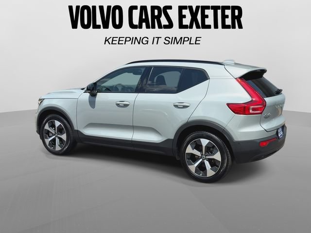 Certified 2025 Volvo XC40 B5 Plus AWD/4WD image 8