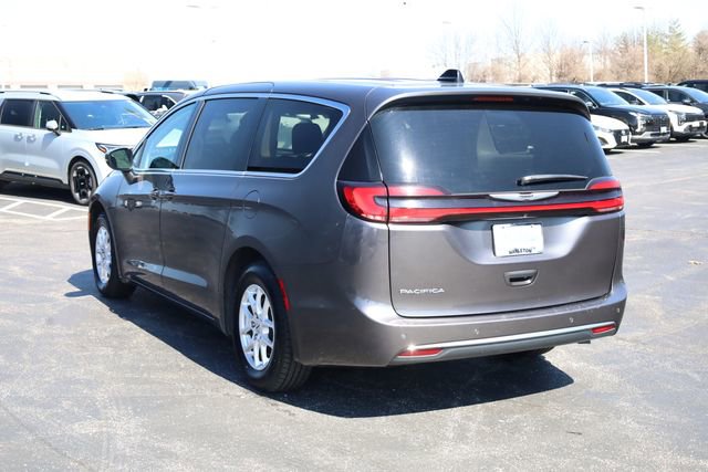 Used 2023 Chrysler Pacifica Touring-L image 7