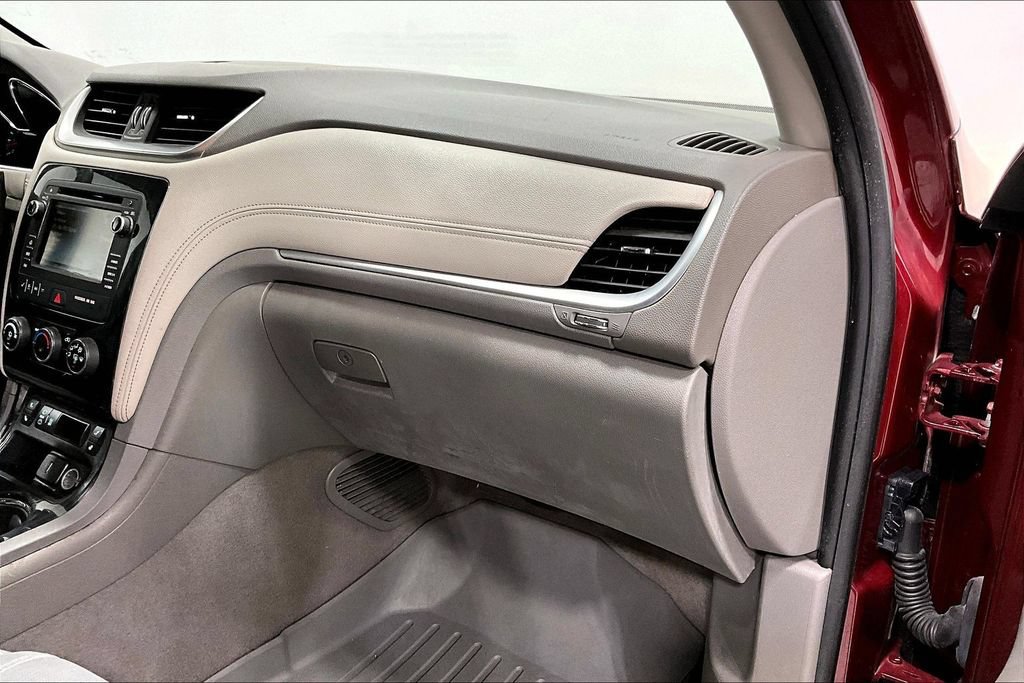 Used 2016 Chevrolet Traverse LT FWD image 19