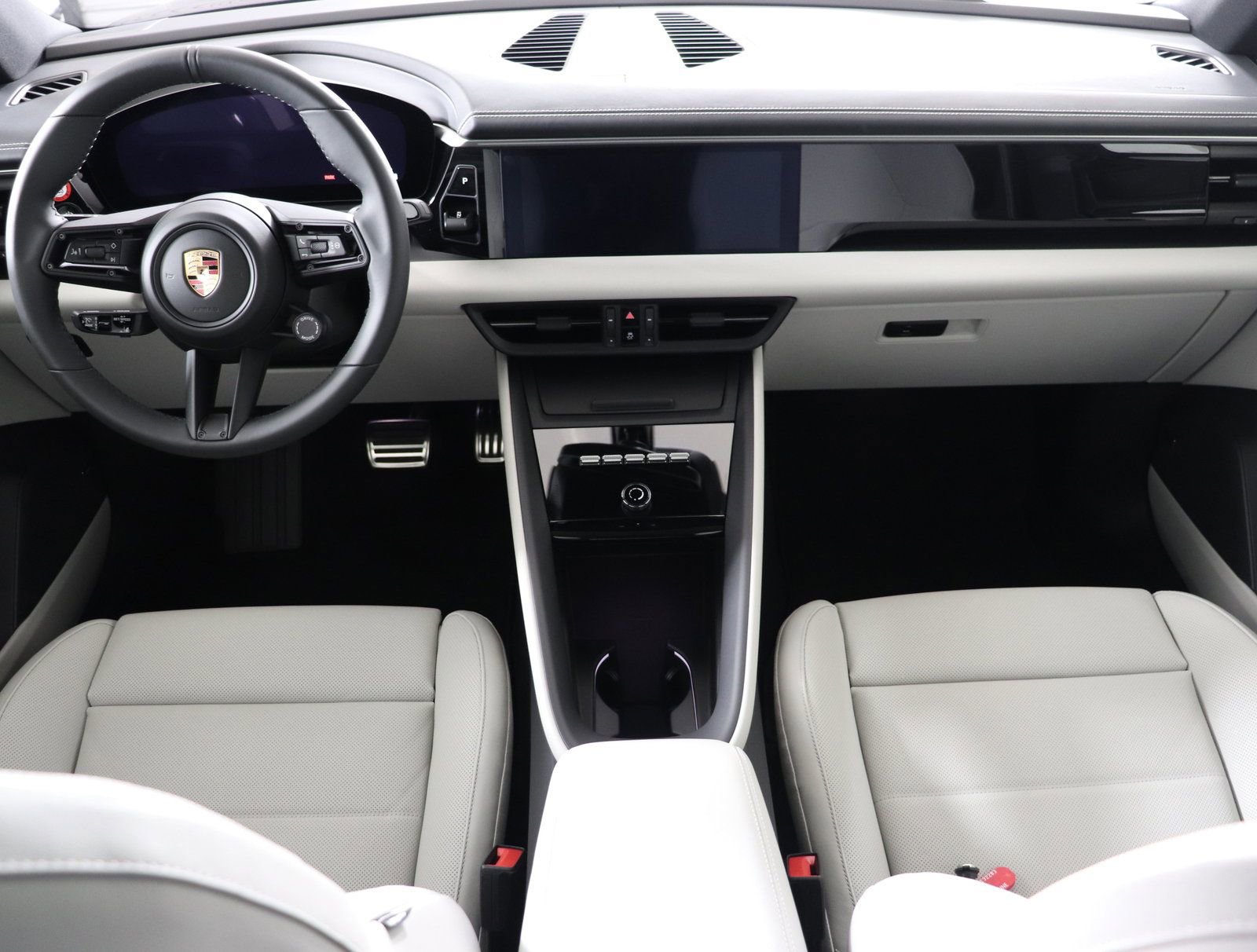 Certified 2025 Porsche Macan 4S Electric AWD/4WD image 19
