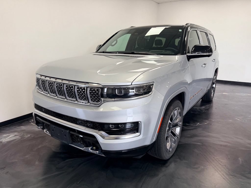 Used 2025 Jeep Grand Wagoneer Series III w/ Rear-Seat Entertainment Group AWD/4WD image 3