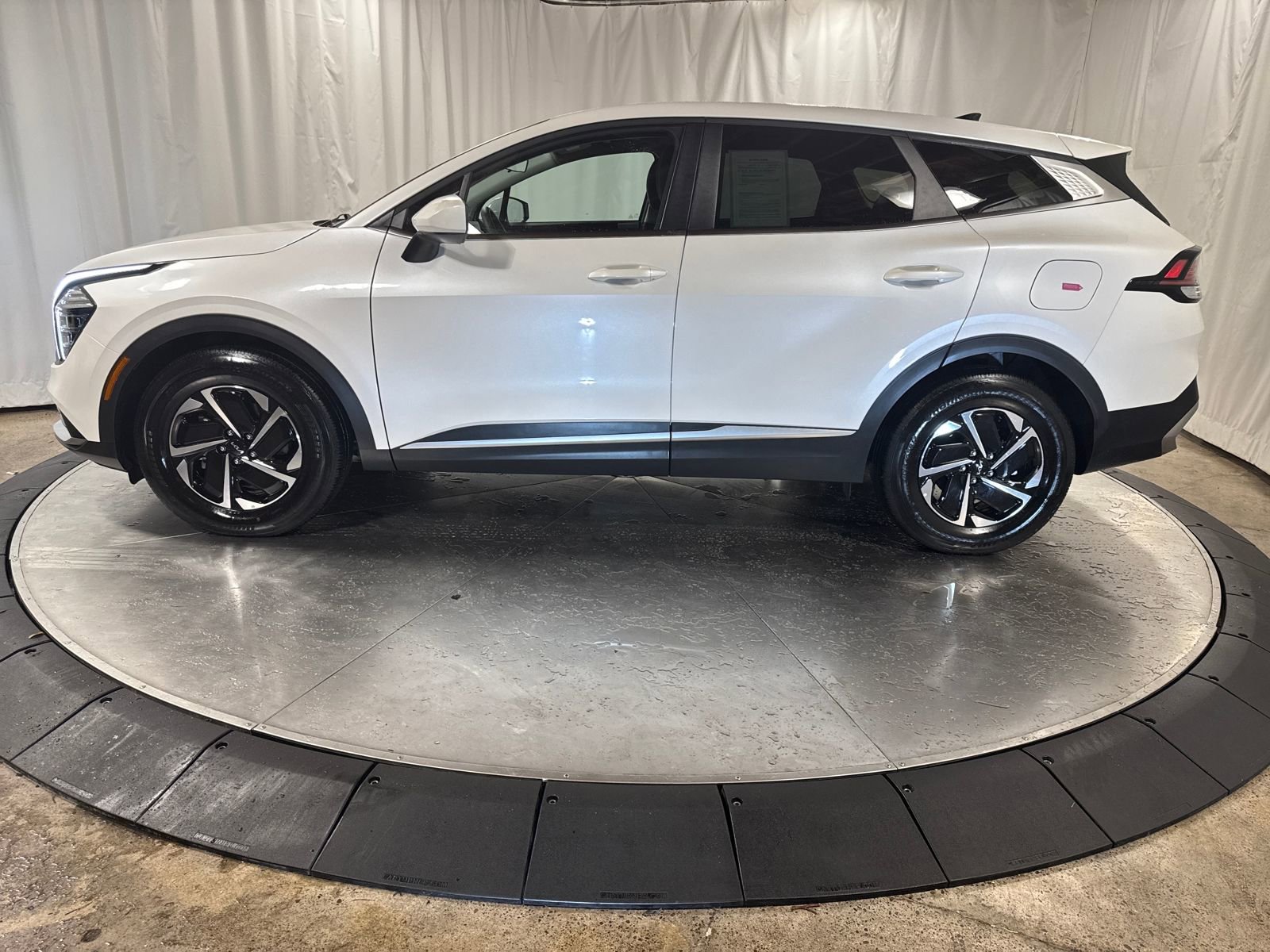 Certified 2025 Kia Sportage LX image 6