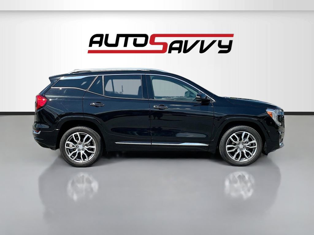 Used 2024 GMC Terrain Denali w/ Denali Premium Package AWD/4WD image 8
