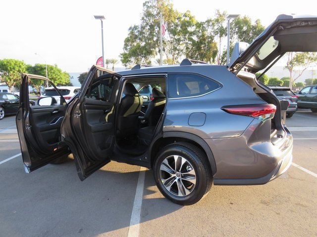 New 2025 Toyota Highlander XLE image 21