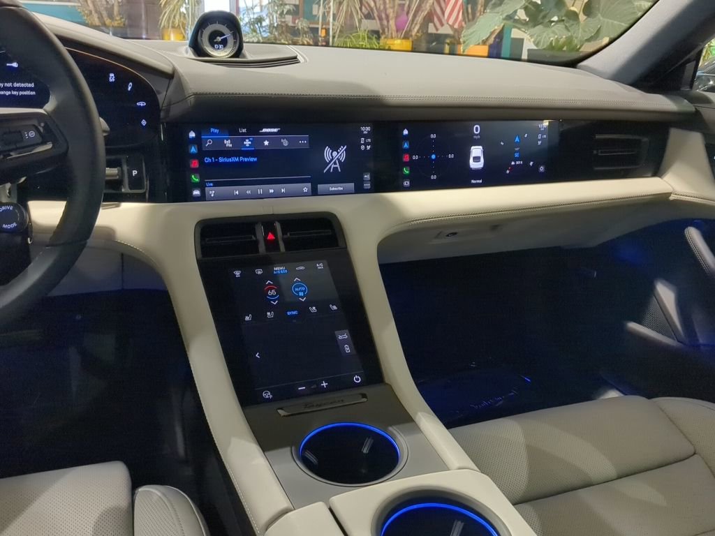 Used 2022 Porsche Taycan 4S image 12