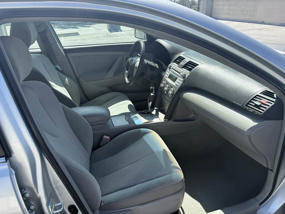 Used 2011 Toyota Camry LE image 15