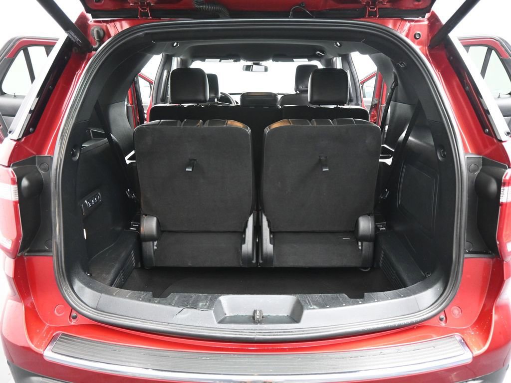 Certified 2018 Ford Explorer Limited w/ Ford Safe & Smart Package image 27