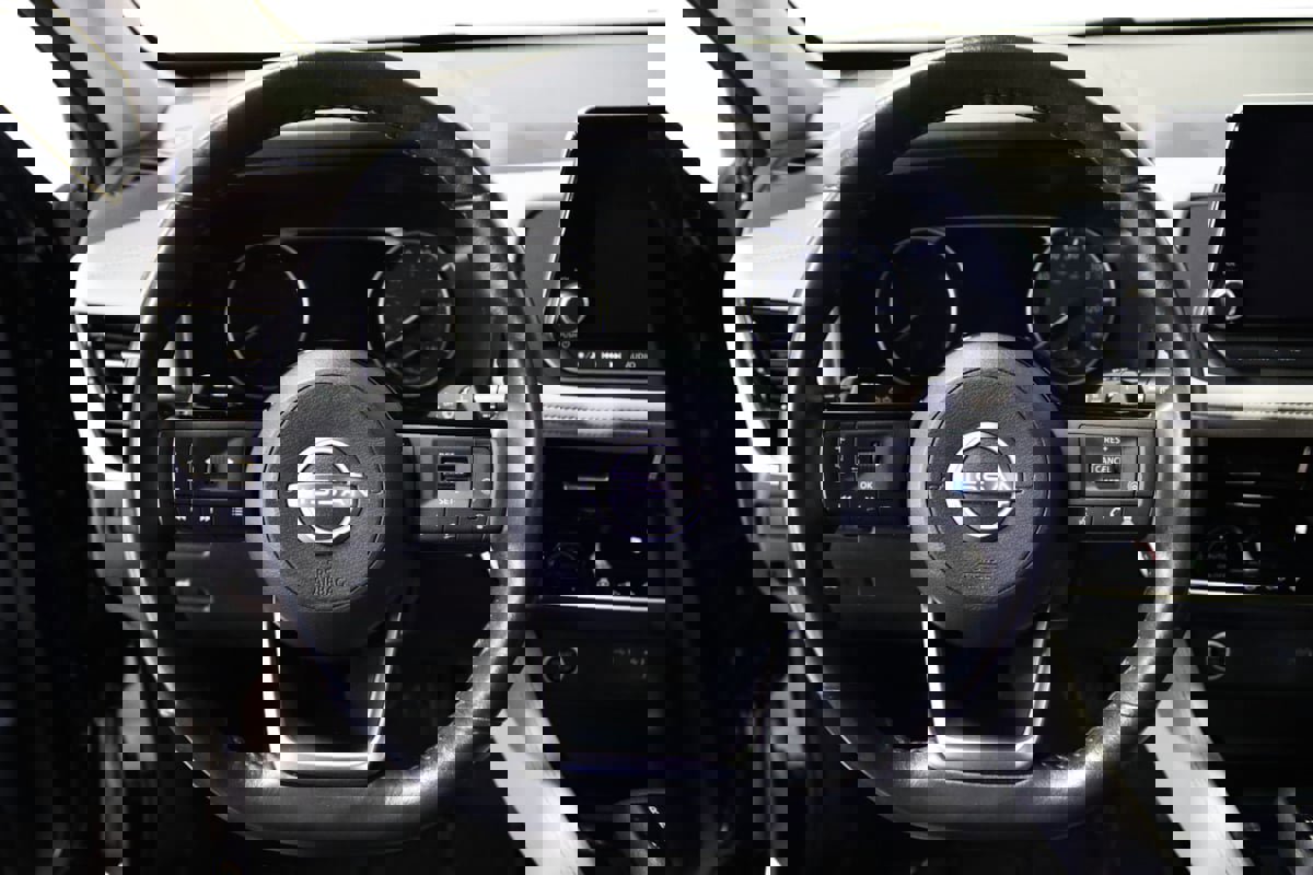 Used 2023 Nissan Rogue SL image 34