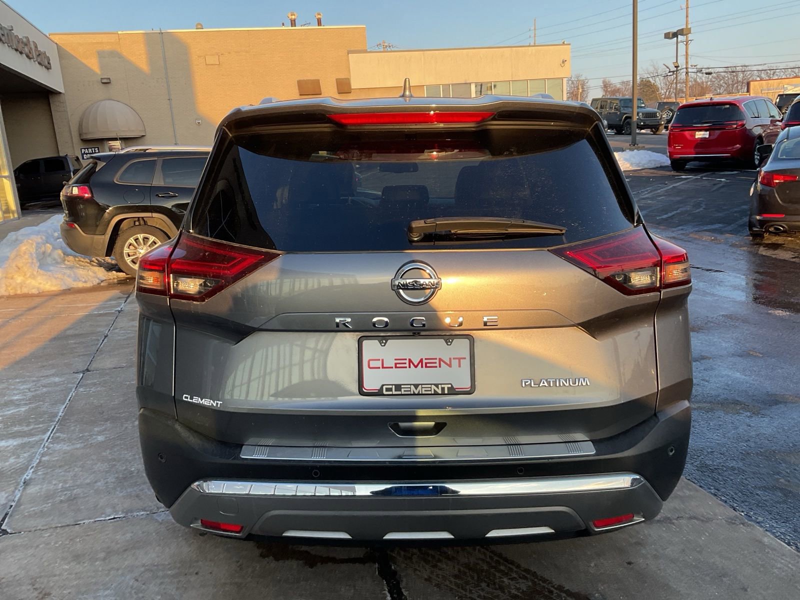 Used 2021 Nissan Rogue Platinum image 5