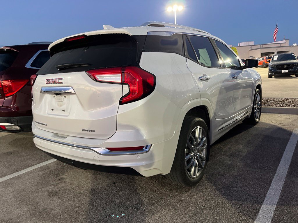 Used 2023 GMC Terrain Denali AWD/4WD image 3