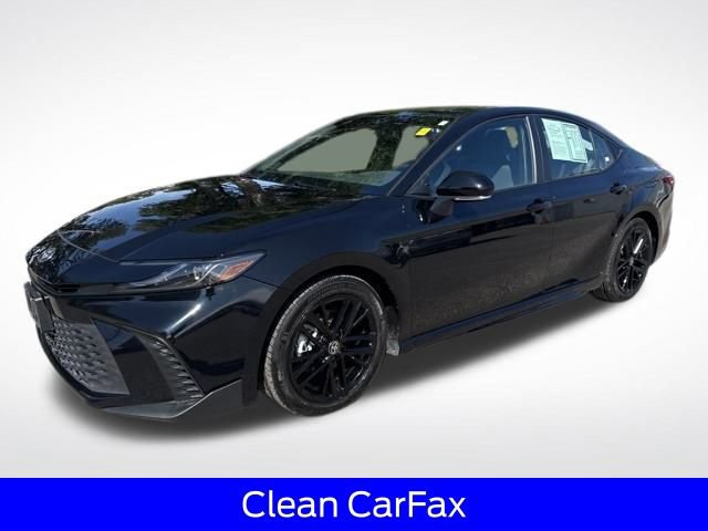 Used 2025 Toyota Camry SE image 3