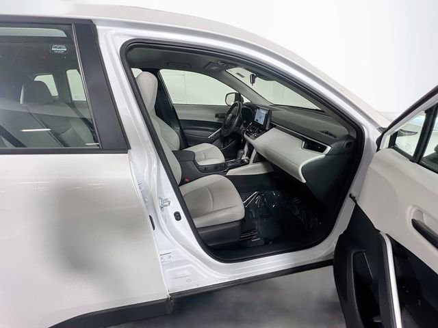 Used 2025 Toyota Corolla Cross L image 29