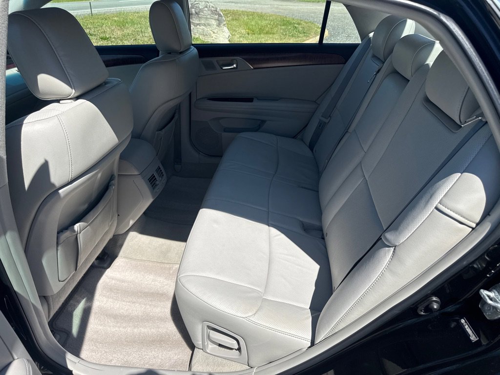 Used 2011 Toyota Avalon Limited FWD image 18