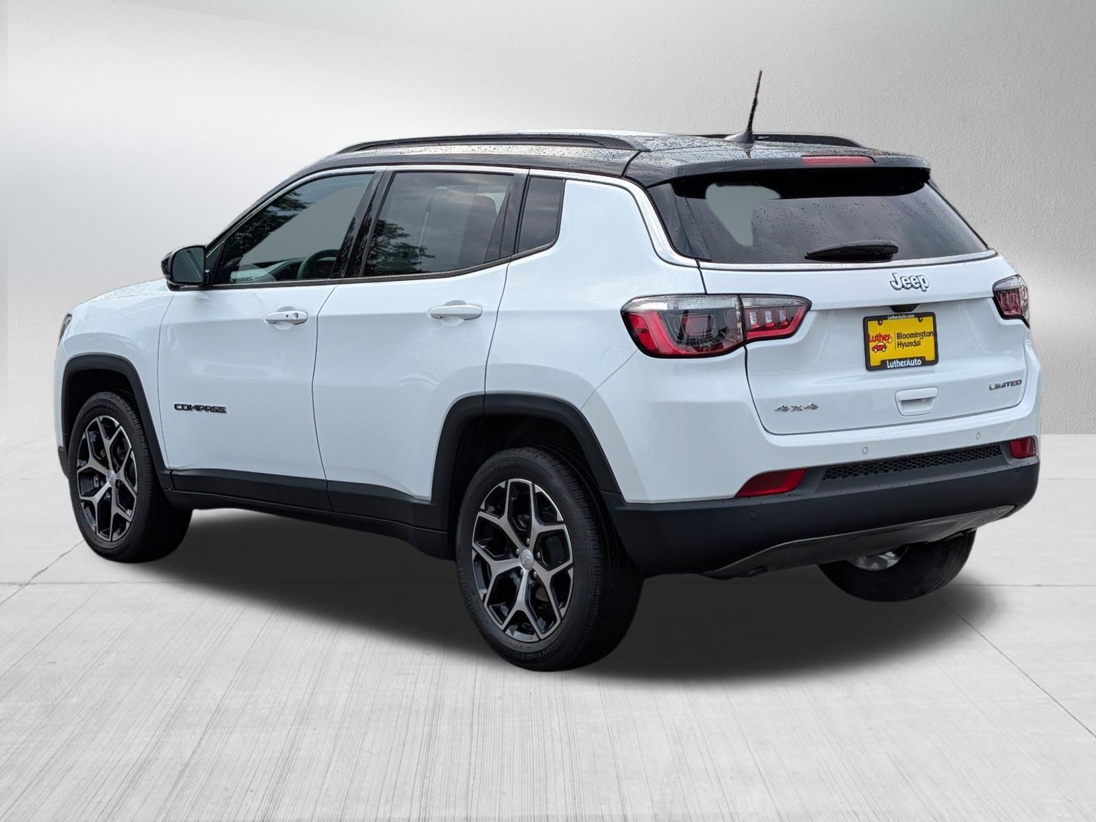 Used 2024 Jeep Compass Limited AWD/4WD image 5