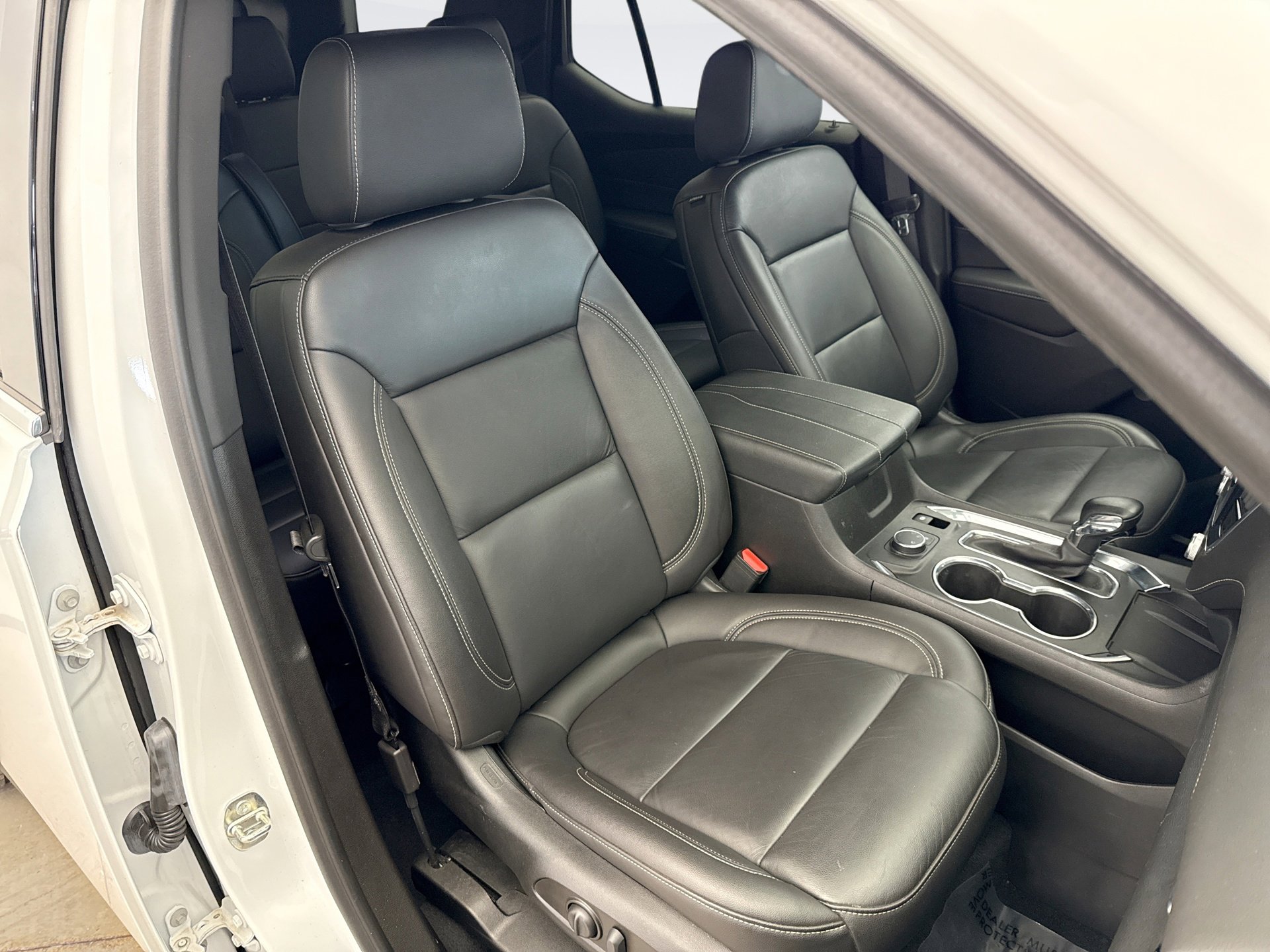 Used 2023 Chevrolet Traverse LT image 18