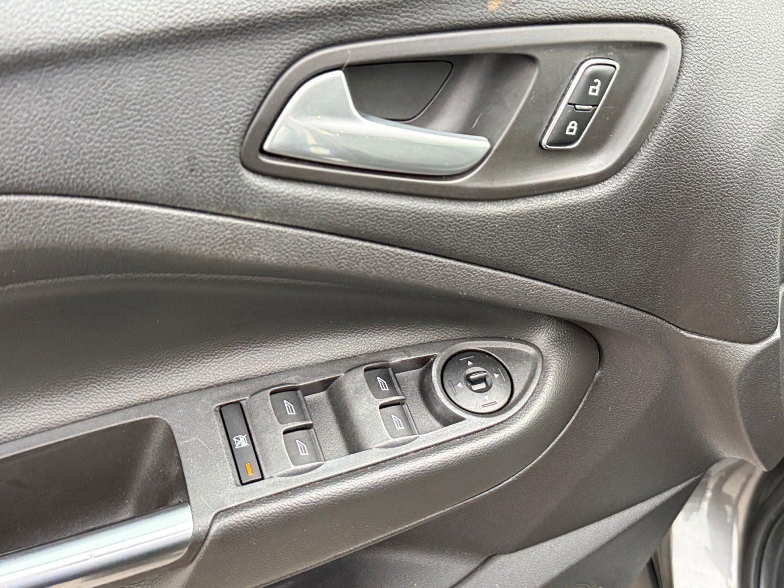 Used 2013 Ford Escape SE image 16