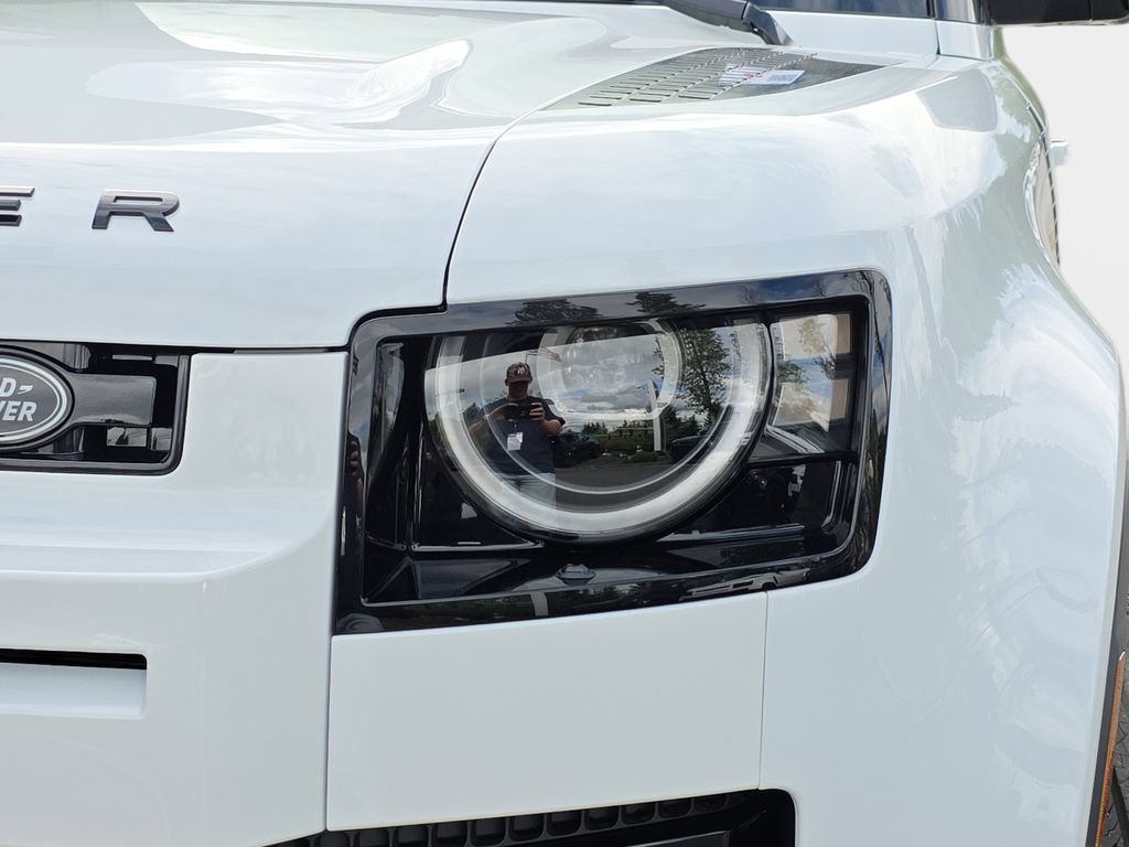 New 2026 Land Rover Defender 110 S AWD/4WD image 32