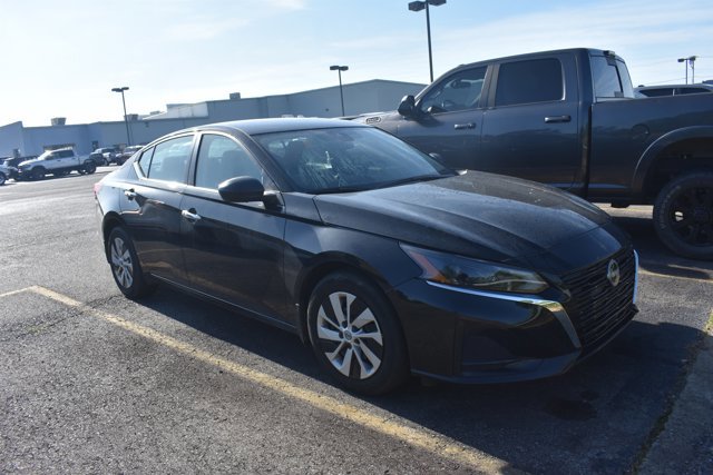 Used 2025 Nissan Altima 2.5 S FWD image 2