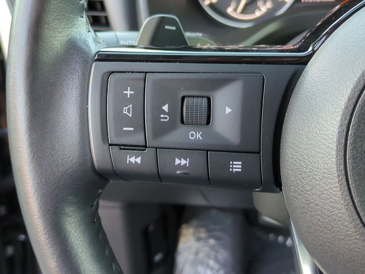 Certified 2023 Nissan Rogue SV w/ SV Premium B Package image 12