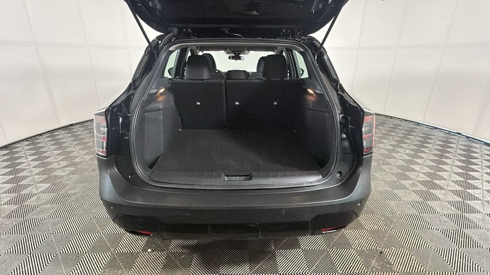 Used 2025 Nissan Kicks S AWD/4WD image 33