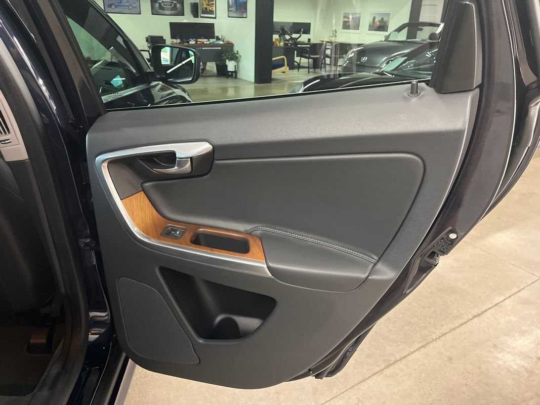 Used 2017 Volvo XC60 T5 Inscription w/ Preferred Option Package FWD image 40