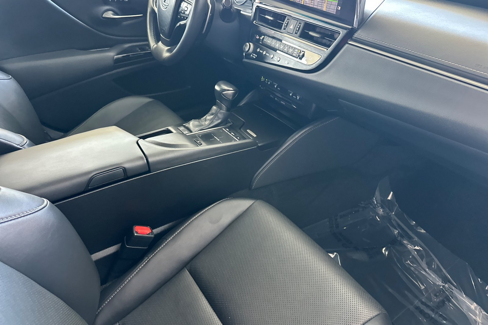 Used 2022 Lexus ES 300h w/ Premium Package FWD image 16