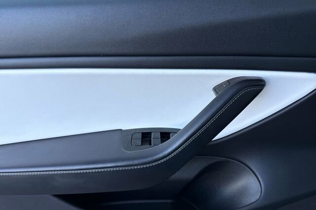 Used 2019 Tesla Model 3 Standard Range RWD image 11