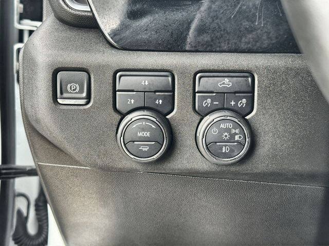 Used 2024 Chevrolet Silverado 2500 LT AWD/4WD image 17