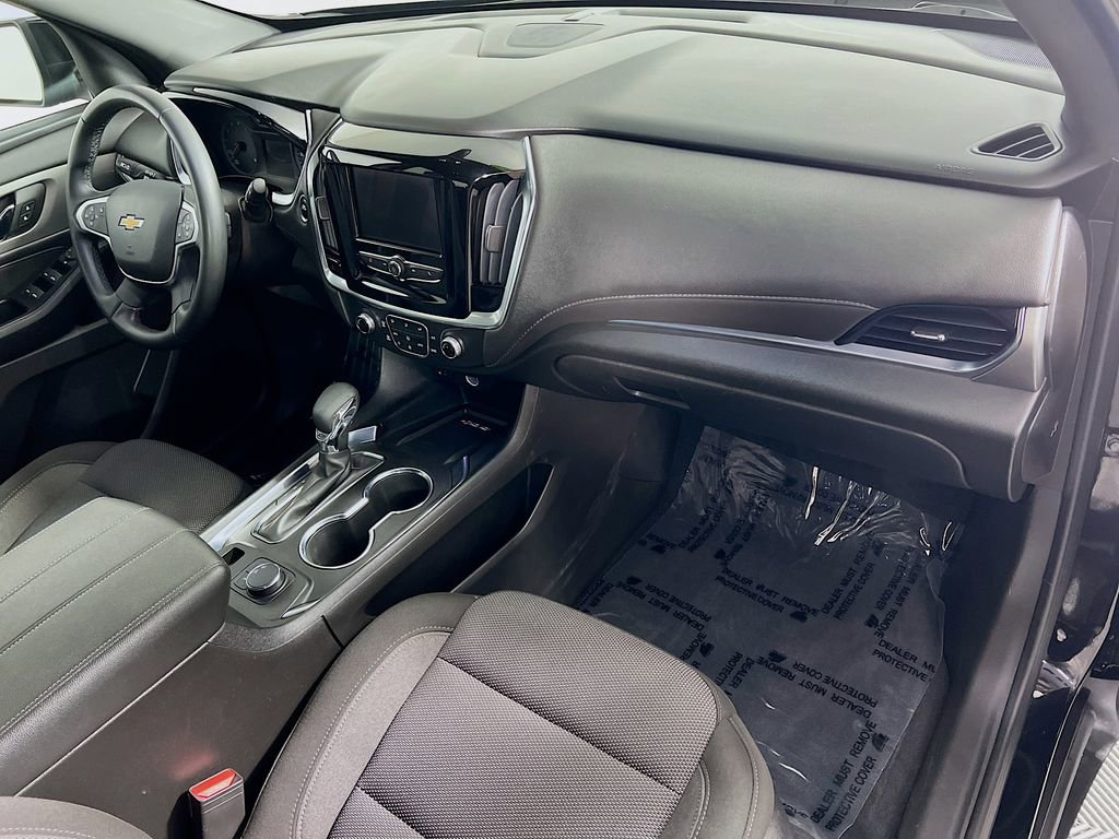 Used 2023 Chevrolet Traverse LT w/ LPO, Floor Liner Package FWD image 28