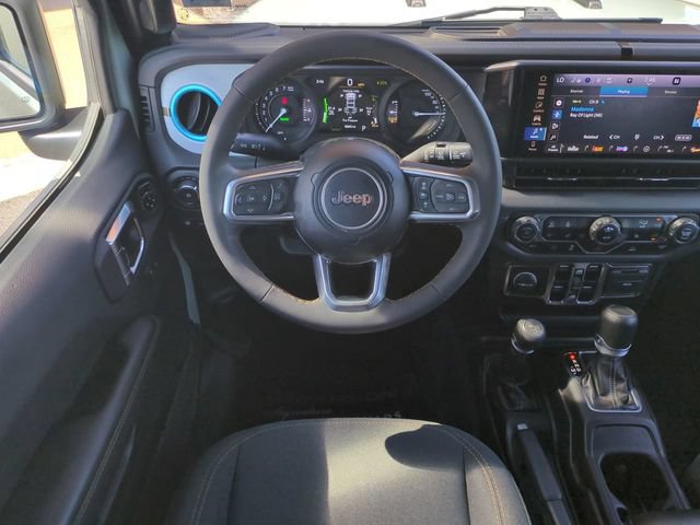 Used 2024 Jeep Wrangler Unlimited Sahara AWD/4WD image 16