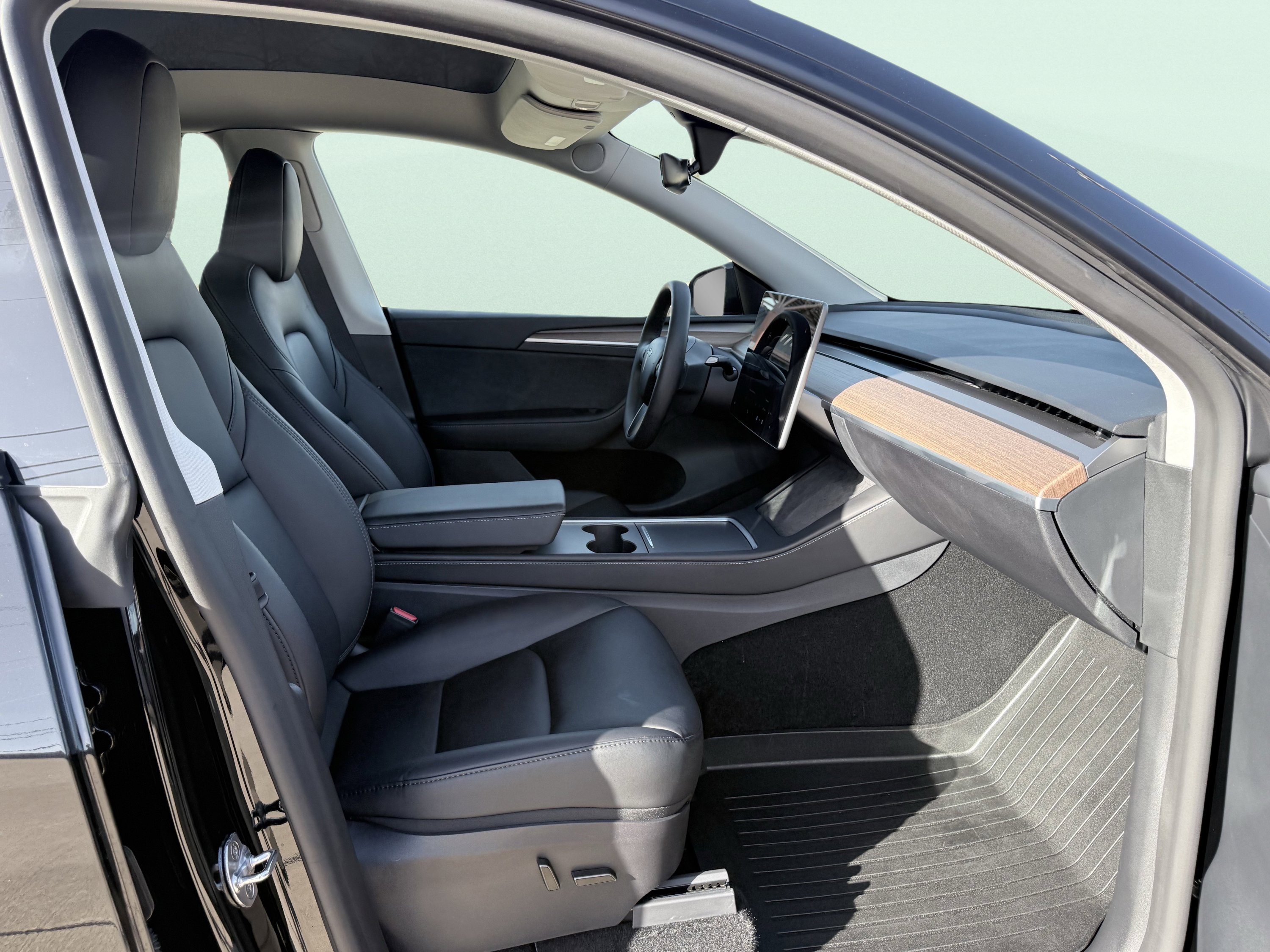 Used 2025 Tesla Model Y Long Range image 43