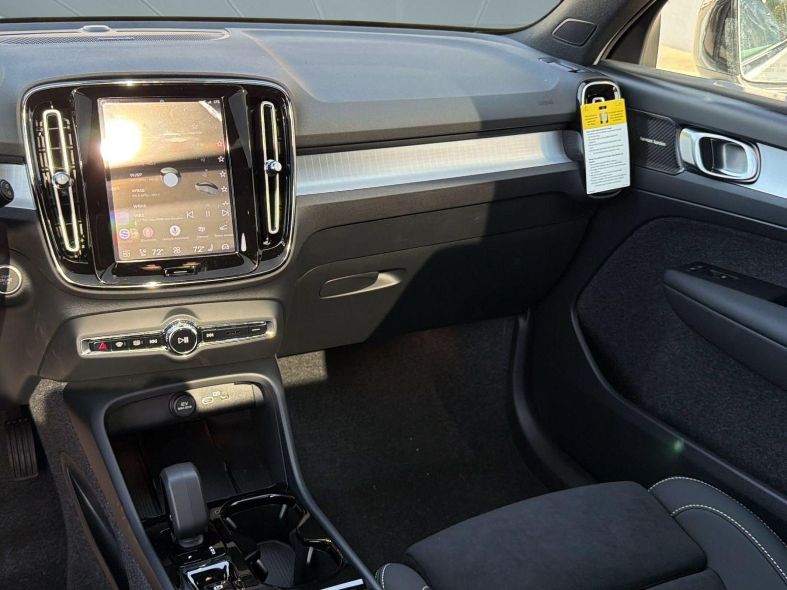 New 2026 Volvo XC40 B5 Ultra w/ Climate Package AWD/4WD image 27